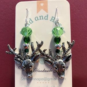 Deer! Earrings for the holidays or winter wear ❄️